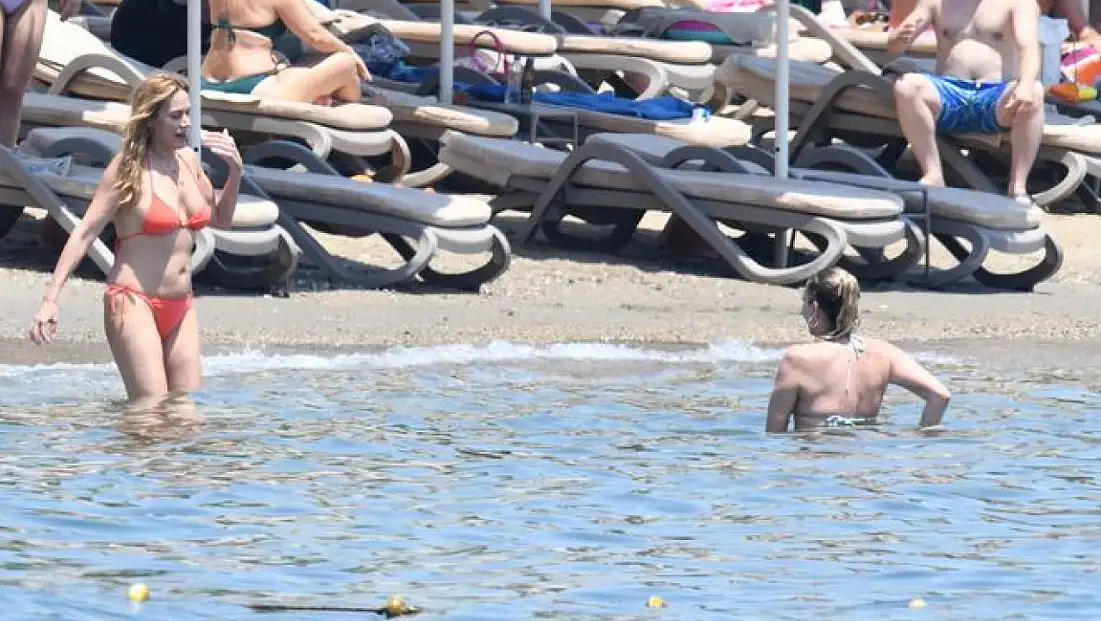 Dolunay Soysert ve Ebru Cündübeyoğlu Ortakent’te tatilin tadını çıkardı