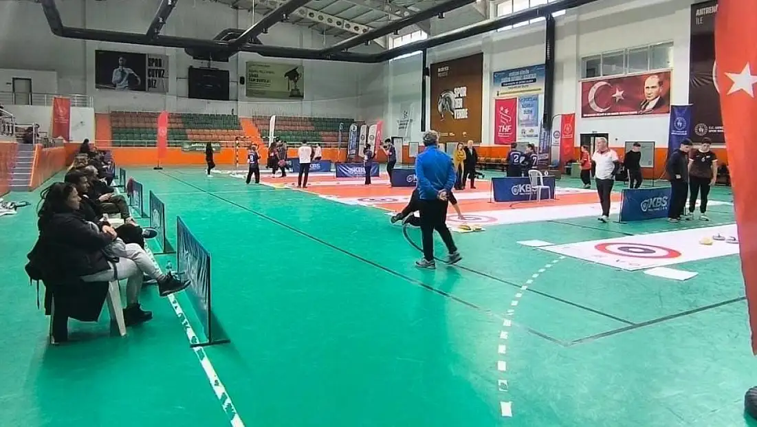 Genç sporcular Floor Curling İl turnuvasında yarıştı
