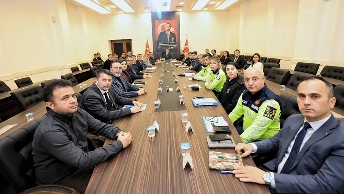 Muğla Valisi Dr. İdris Akbıyık Başkanlığında okul güvenliği toplantısı yapıldı