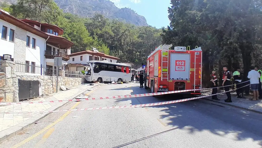 Muğla'daki Feci Kaza Araç Kamerasına Yansıdı