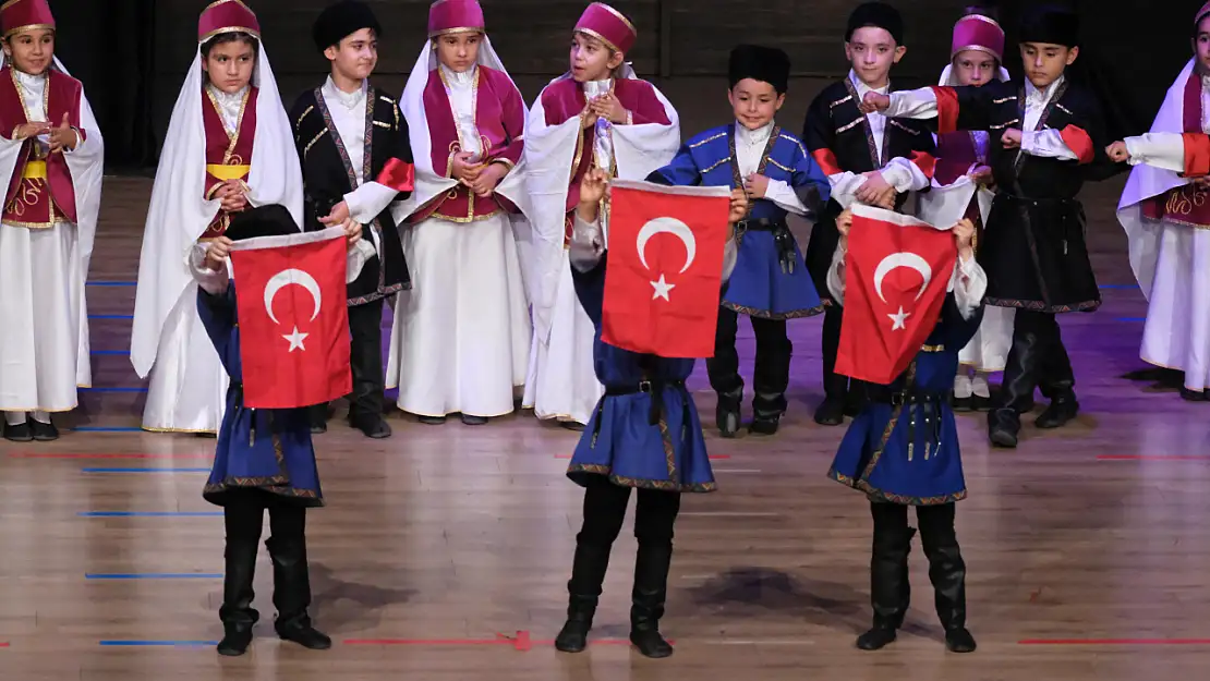 1'İNCİ SINIF ÖĞRENCİLERİNDEN OKUMA ŞÖLENİ