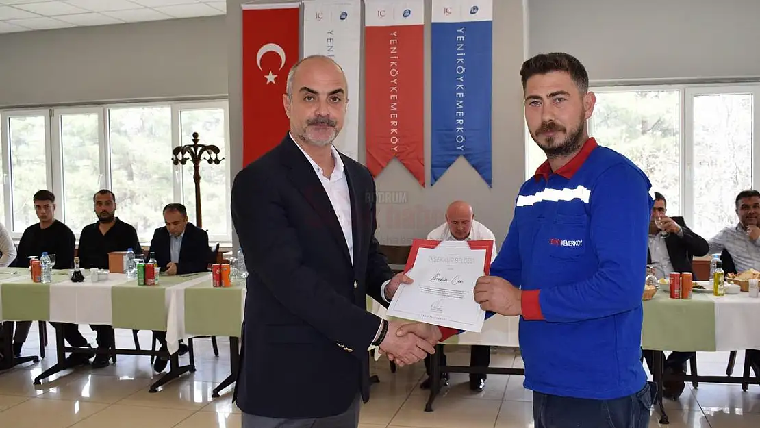 11 Kişiyi Enkazdan Çıkaran YK Enerji Arama Kurtarma Ekibine Teşekkür Plaketi Verildi