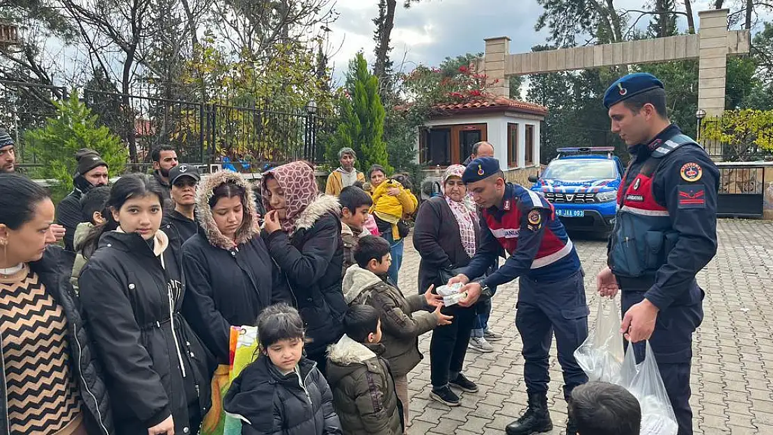 144 Yasadışı Göçmen Araç Kontrollerinde Yakalandı