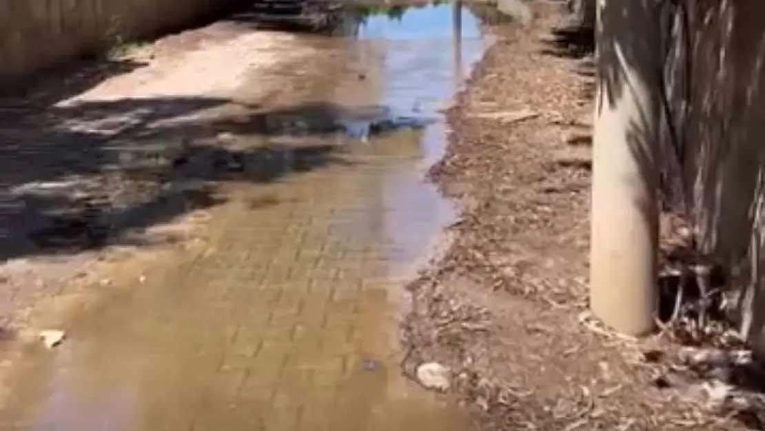 16 gündür süren su patlağı mahalleliyi isyan ettirdi !