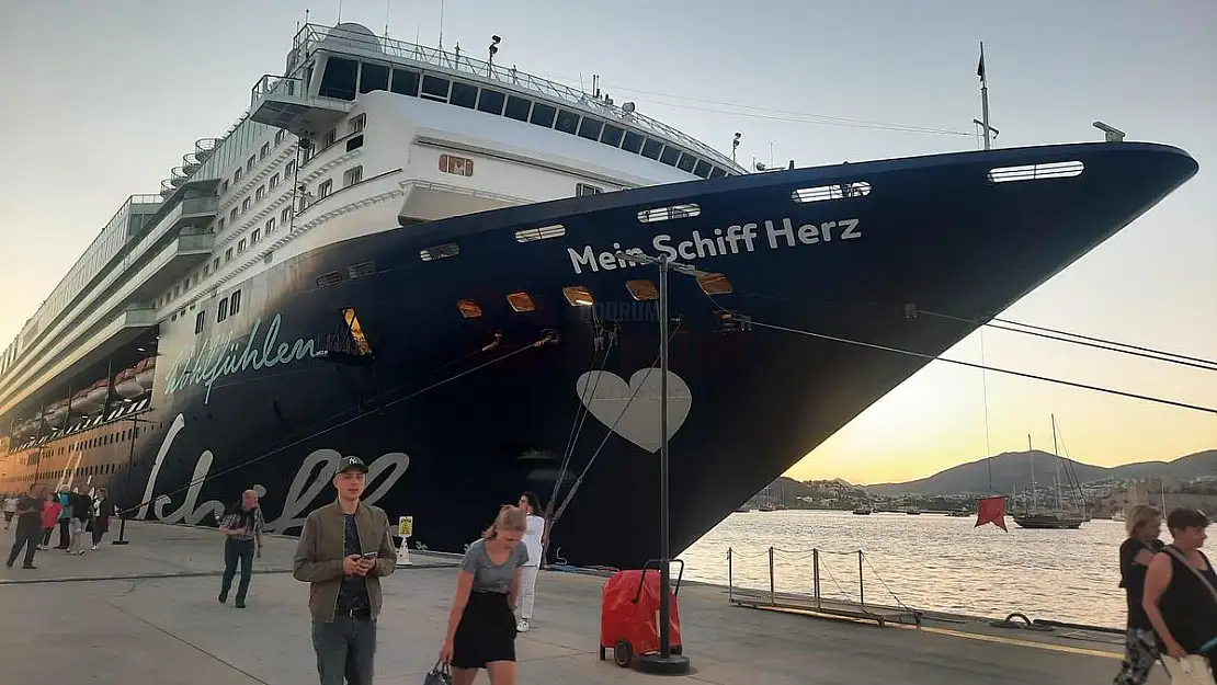 1743 Yolcu Getiren Gemi 1 Gün Boyunca Bodrum'da Kalacak