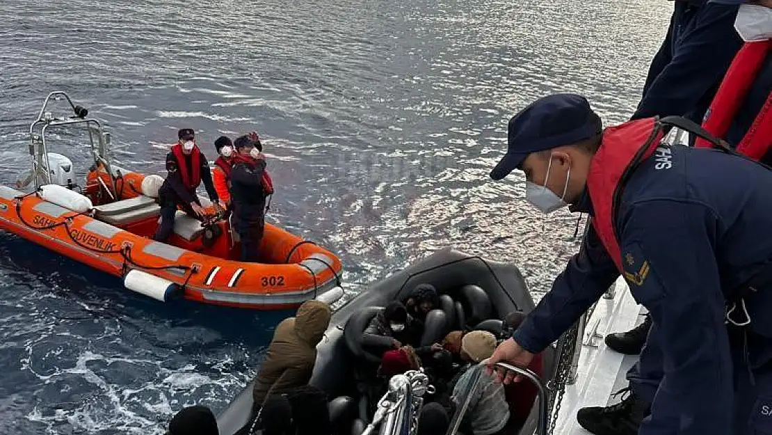 20 Düzensiz Göçmen Kurtarıldı, 48'i Yakalandı