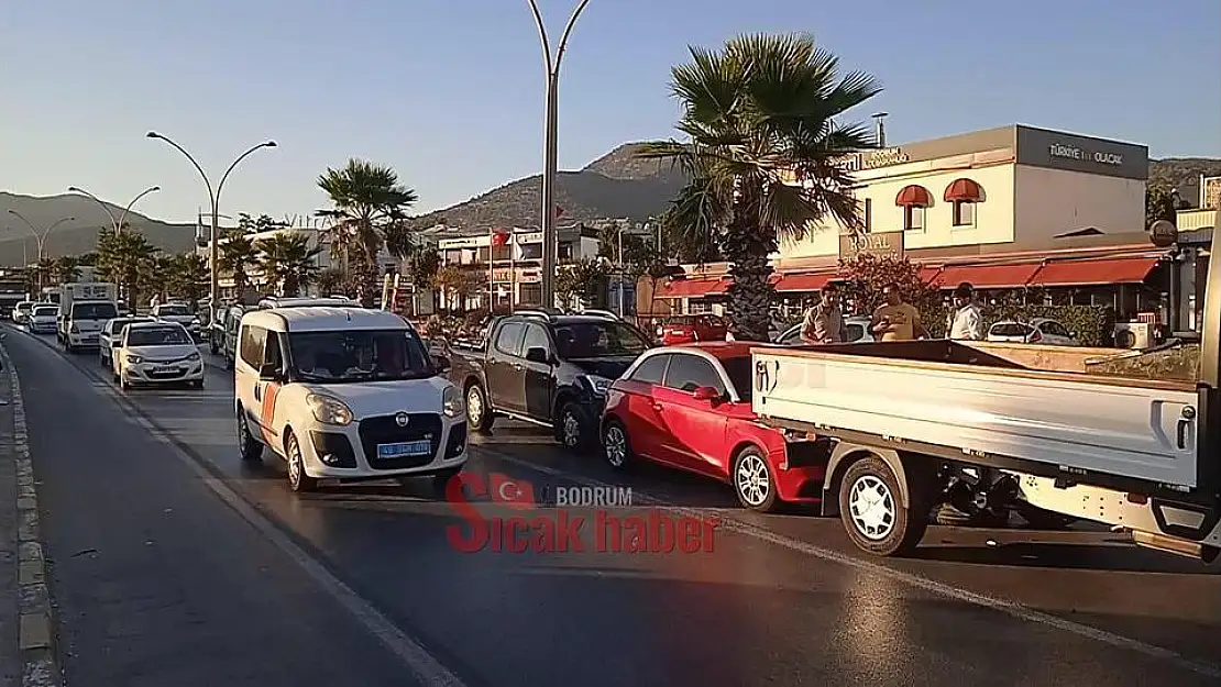 3 Aracın Karıştığı Zincirleme Kaza Meydana Geldi