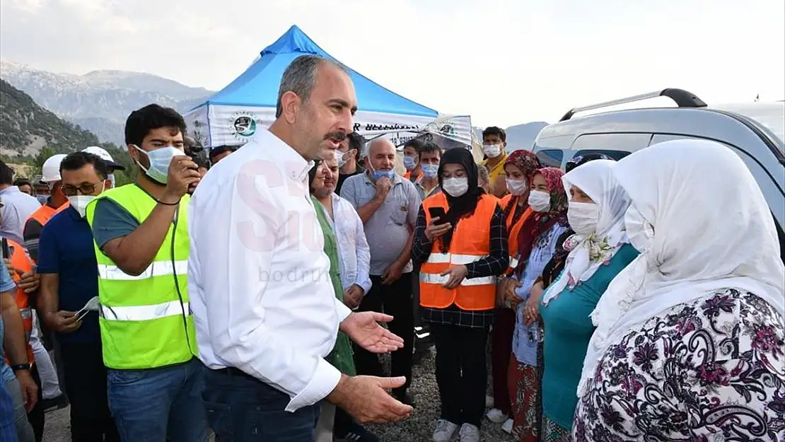 Adalet Bakanı Gül, Muğla'da yanan alanlarda incelemelerde bulundu