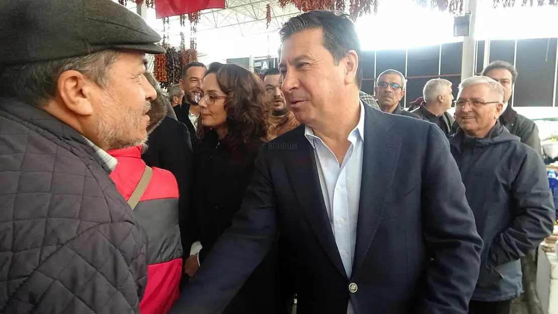 Ahmet Aras Sahaya İndi