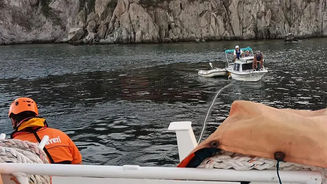 Akyarlar Açıklarında Arızalanan Tekneyi KIYEM Ekipleri Kurtardı