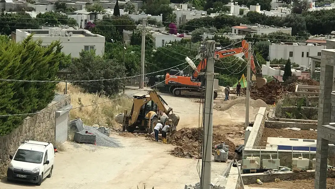 Altyapı kazısı mahalleyi susuz ve internetsiz bıraktı
