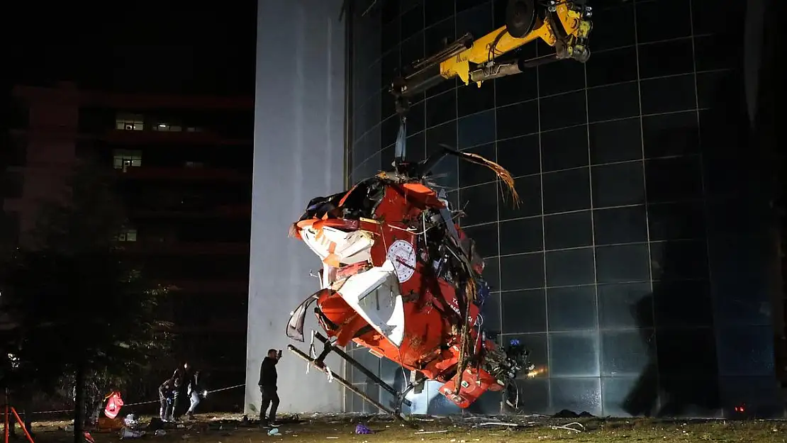 Ambulans Helikopterin Enkazı Kaldırıldı