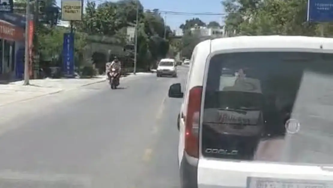 Ambulansa Yol Vermedi! Vicdanları Sızlatan Anlar!