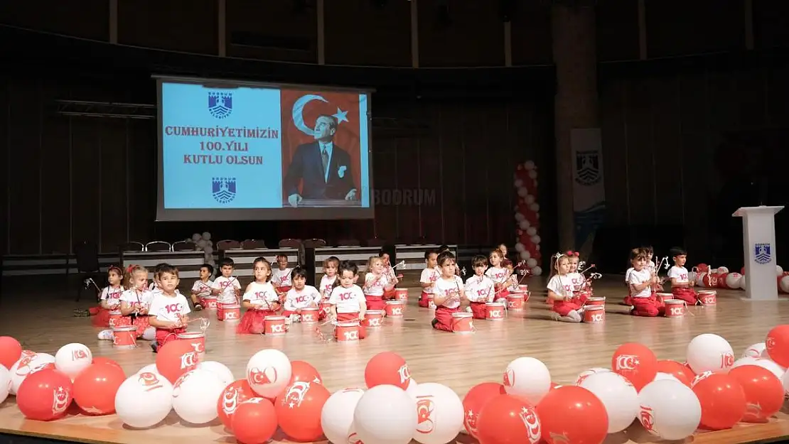 Anaokulu Öğrencilerinden Muhteşem 100. Yıl Gösterisi