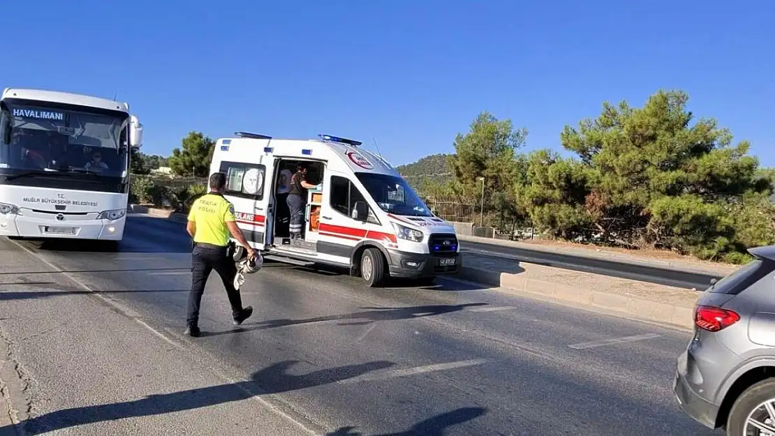 Ani şerit değişikliği kazaya yol açtı ! sürücü yaralandı