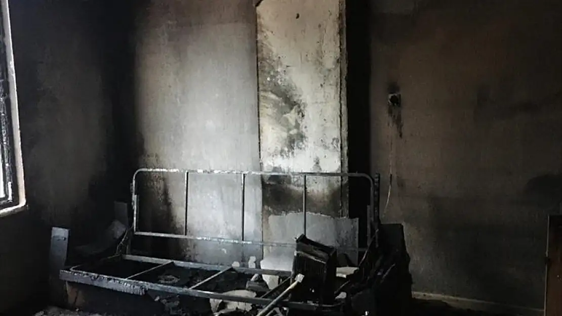 Apartman dairesinde çıkan yangın nedeniyle mahsur kalan kişi kurtarıldı