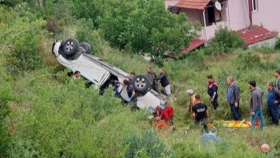 Araç şarampole uçtu biri ağır dört kişi hastaneye kaldırıldı