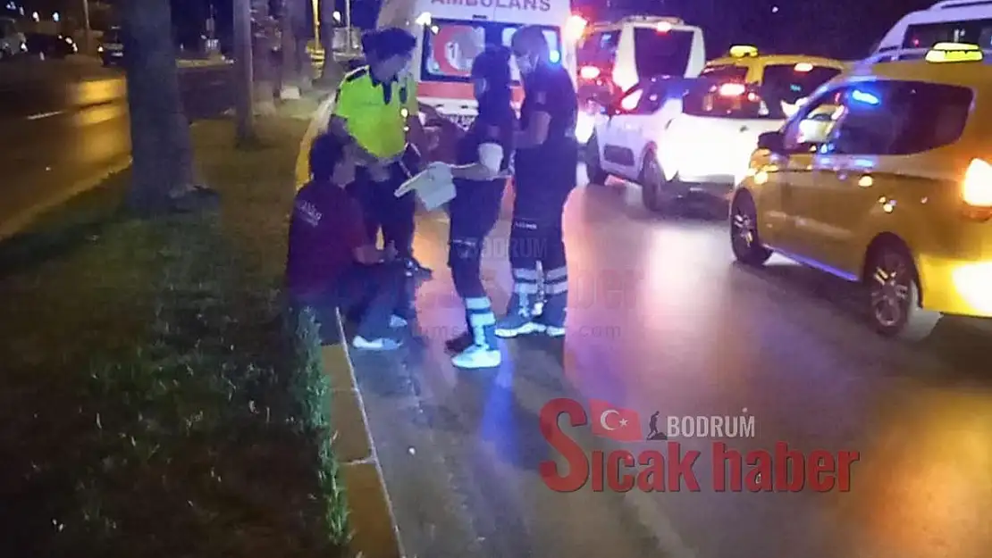 Araç Tarafından Sıkıştırılan Motor Sürücüsü Düşerek Yaralandı