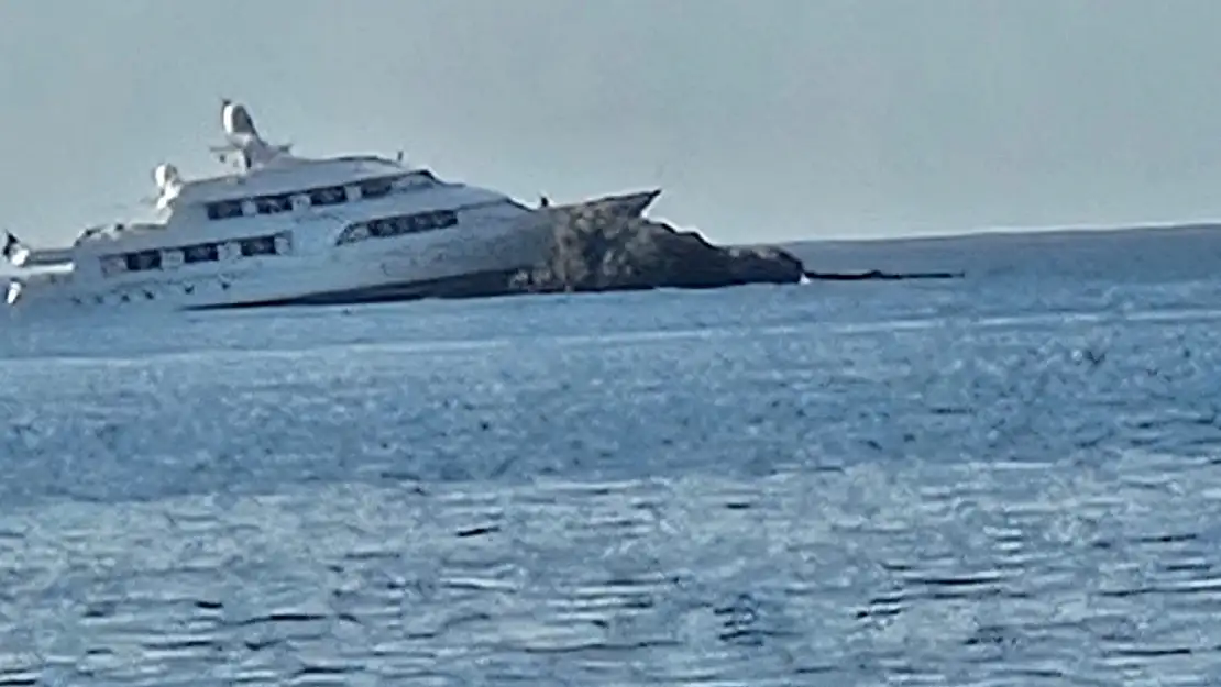 Aspat Kalesi açıklarında tekne kayalıklara çarptı