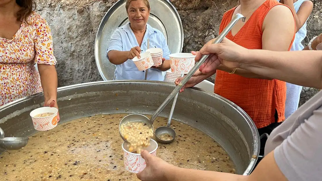 Aşure Etkinliğinde 3000 Kap Aşure İkram Edildi