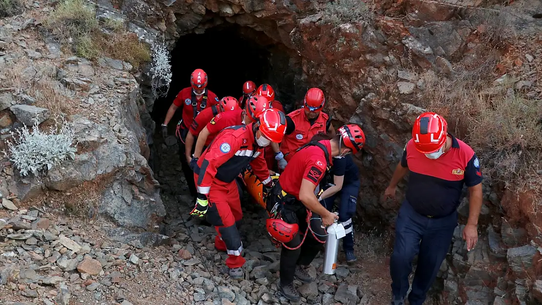 Atıl durumdaki maden ocağında bulunan kuyuya düşen genç kurtarıldı