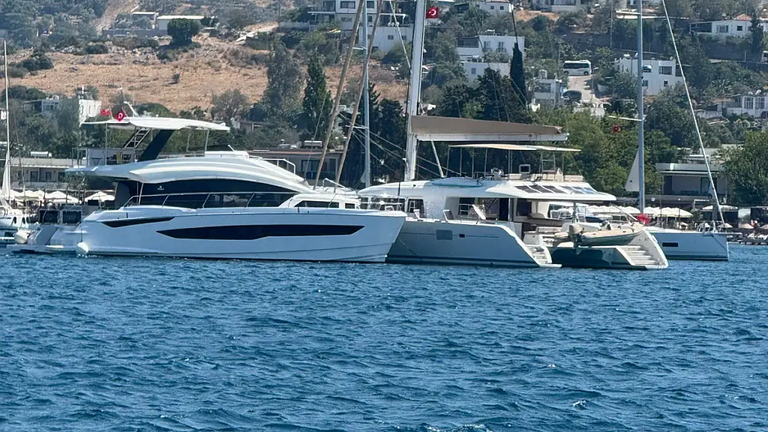 Bağlı olduğu yerden koptu! 3 tekneye çarptı!