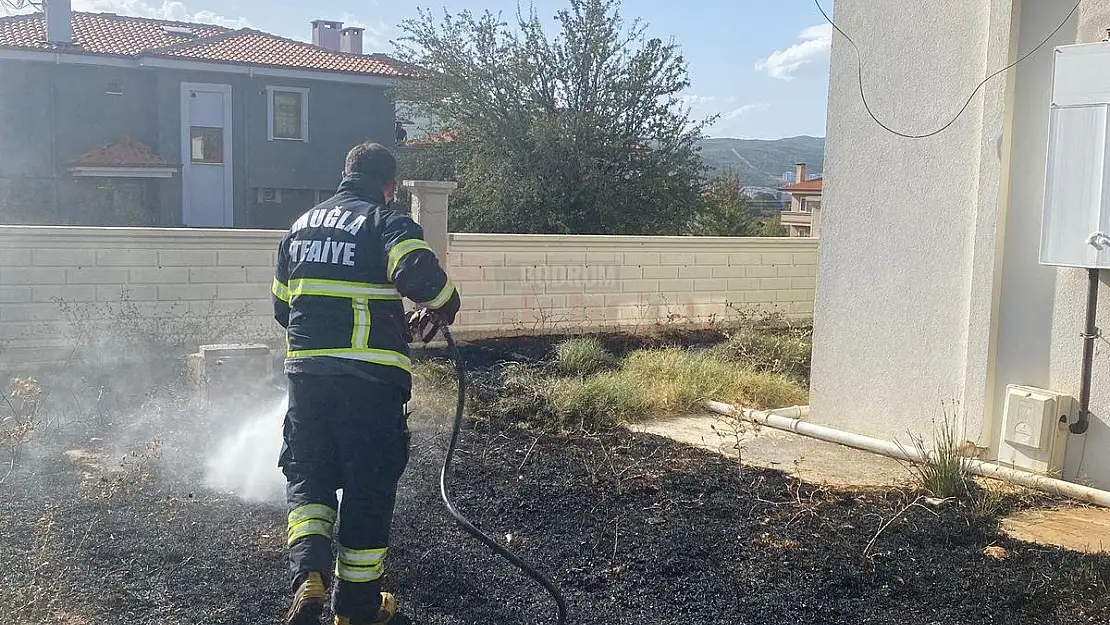 Bahçenin Otluk Alanında Çıkan Yangın Korkuttu