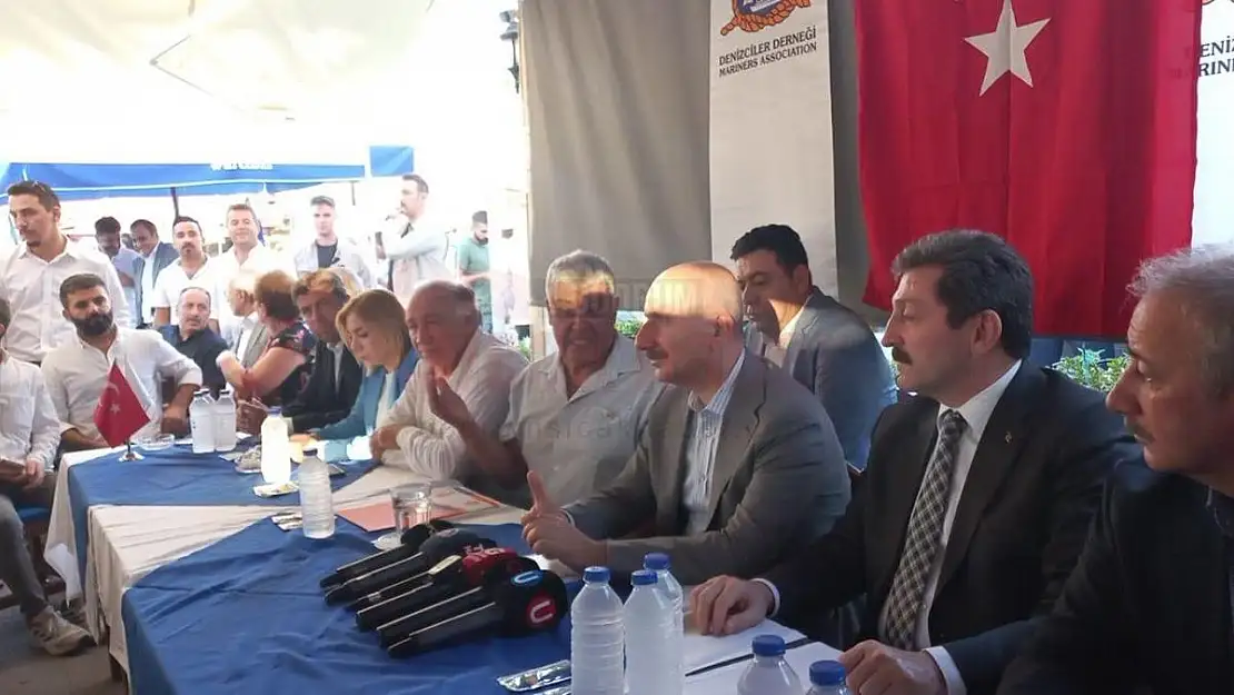 Bakan Karaismailoğlu Denizciler Derneğinde Halkla Buluştu