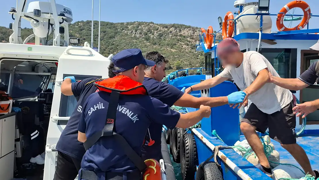 Balıkçı teknesinde rahatsızlanan vatandaşa tıbbi tahliye