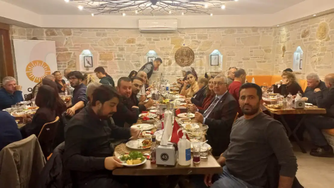 Basın Mensupları Oasis AVM Geleneksel Yeni yıl Yemeğinde Bir Araya Geldi