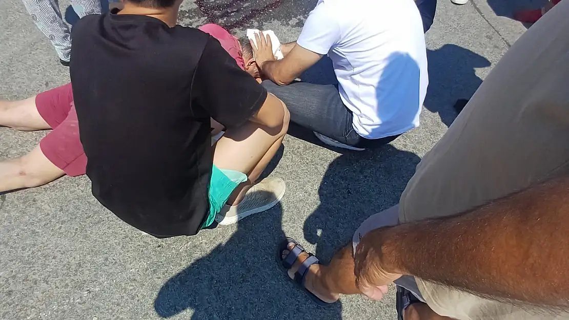 Başını kaldırıma çarpan sürücü kan kaybetti hastaneye kaldırıldı