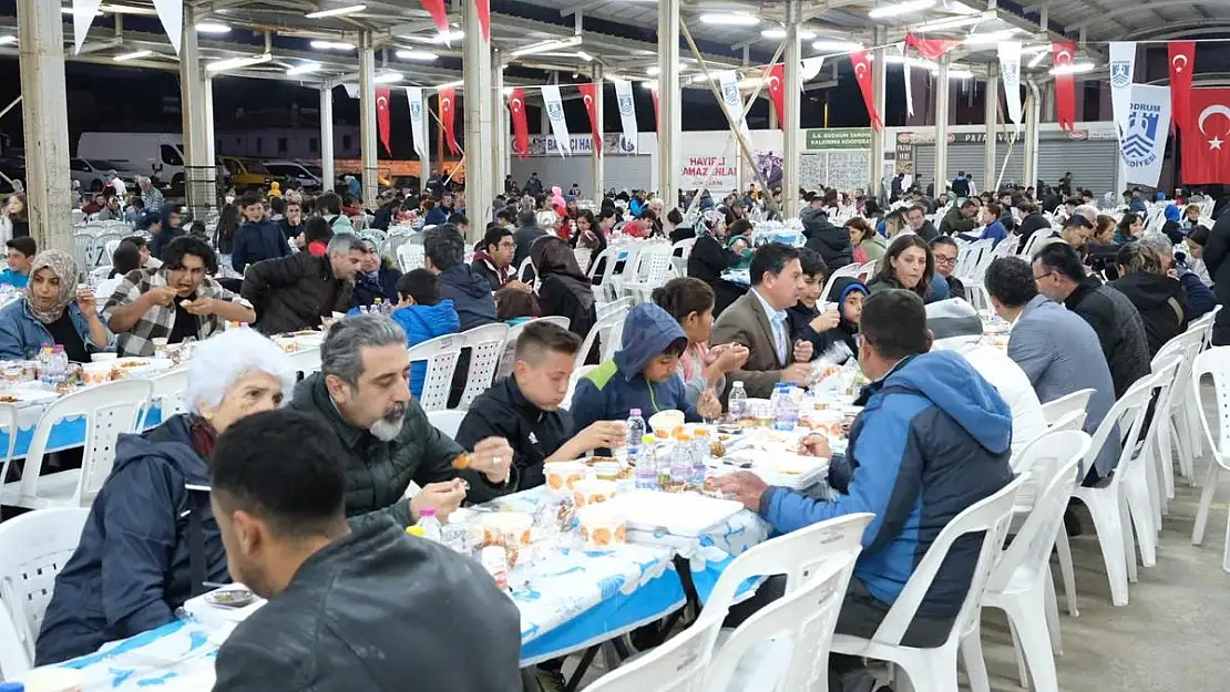 BAŞKAN ARAS, KARAOVALILARLA İFTARDA BULUŞTU