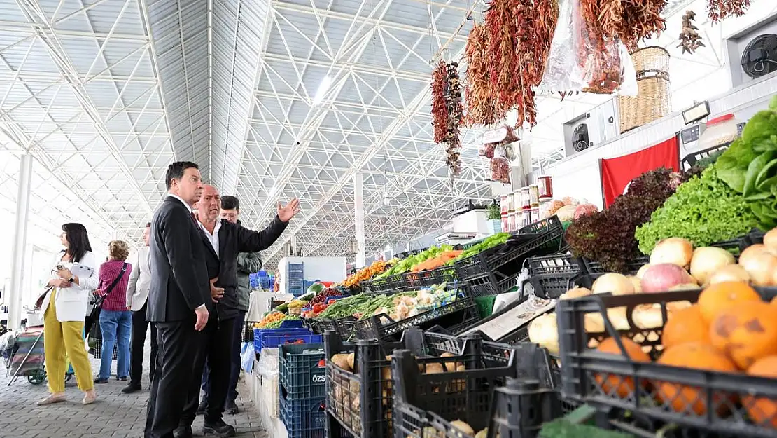 Başkan Aras Mesaisine Halk Pazarında Başladı