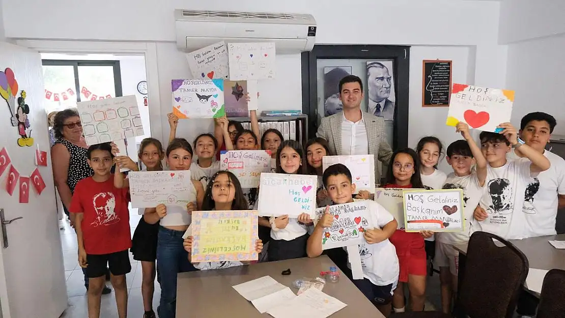 Başkan Mandalinci, Cumhuriyet Halk Evleri'nde Çocuklarla Buluştu