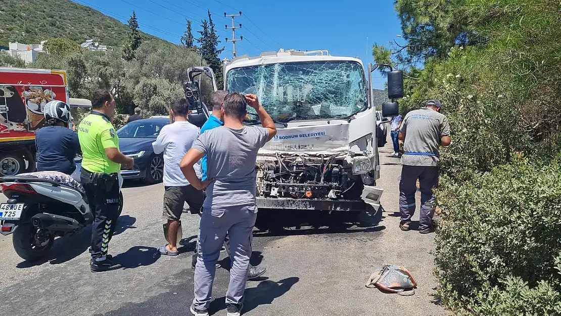 Belediye Aracı ile Kamyonet Çarpıştı Kazada 3 Kişi Yaralandı