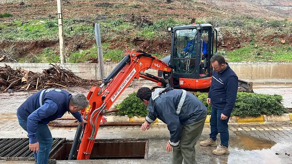 Belediye Ekipleri Durmadan Çalışıyor