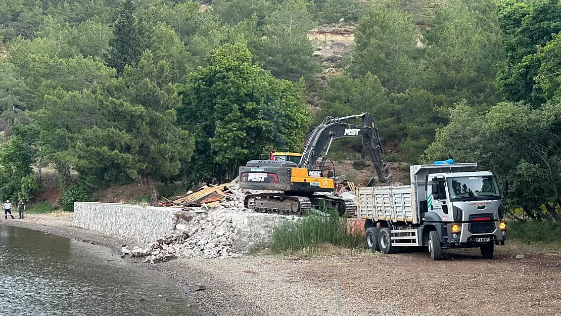 Belediyenin kaçak tesisine ormanda geçit verilmedi