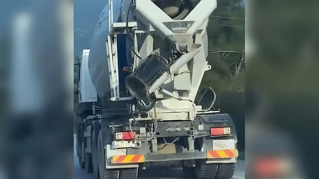 Beton mikseri yolda risk oluşturdu