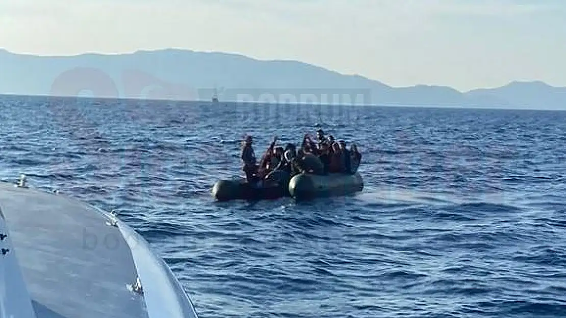 Bir Lastik Botta 30 Düzensiz Göçmen Kurtarıldı
