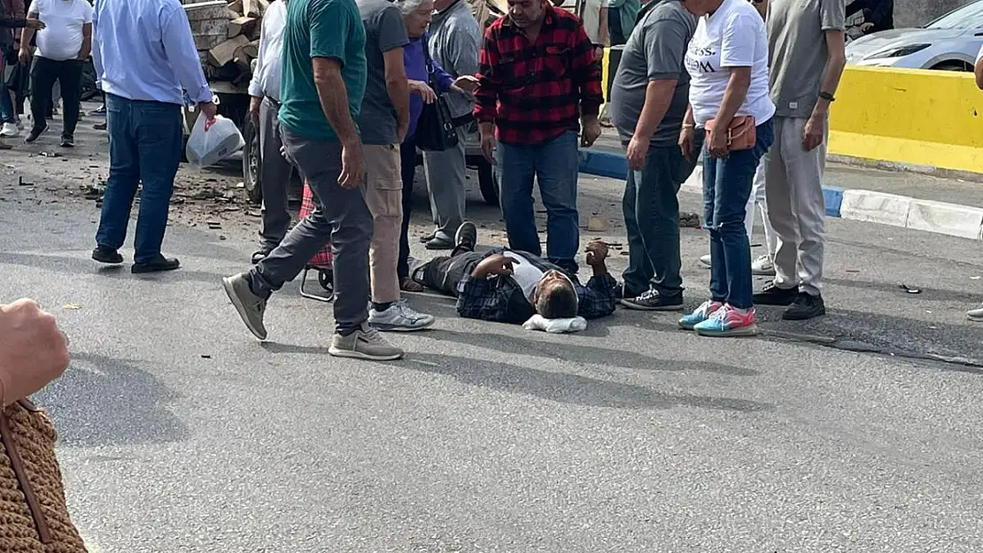Bitez'de Zincirleme Kaza: 3 Yaralı, 5 Araç Hasar Gördü