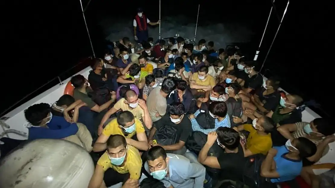 Bodrum 63 Düzensiz Göçmen ve 2 Göçmen Kaçakçısı Şüphelisi Yakalanmıştır