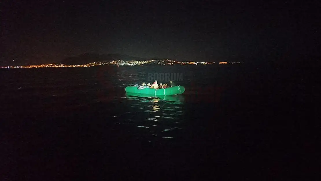 Bodrum Açıklarında Lastik Botta 24 Düzensiz Göçmen Yakalandı