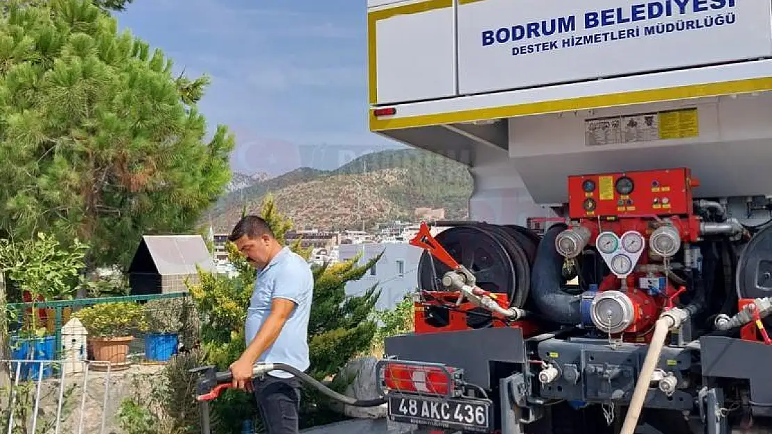 Bodrum Belediyesi Destek Hizmetleri 7 Araçla Vatandaşların Su Taleplerini Karşılıyor