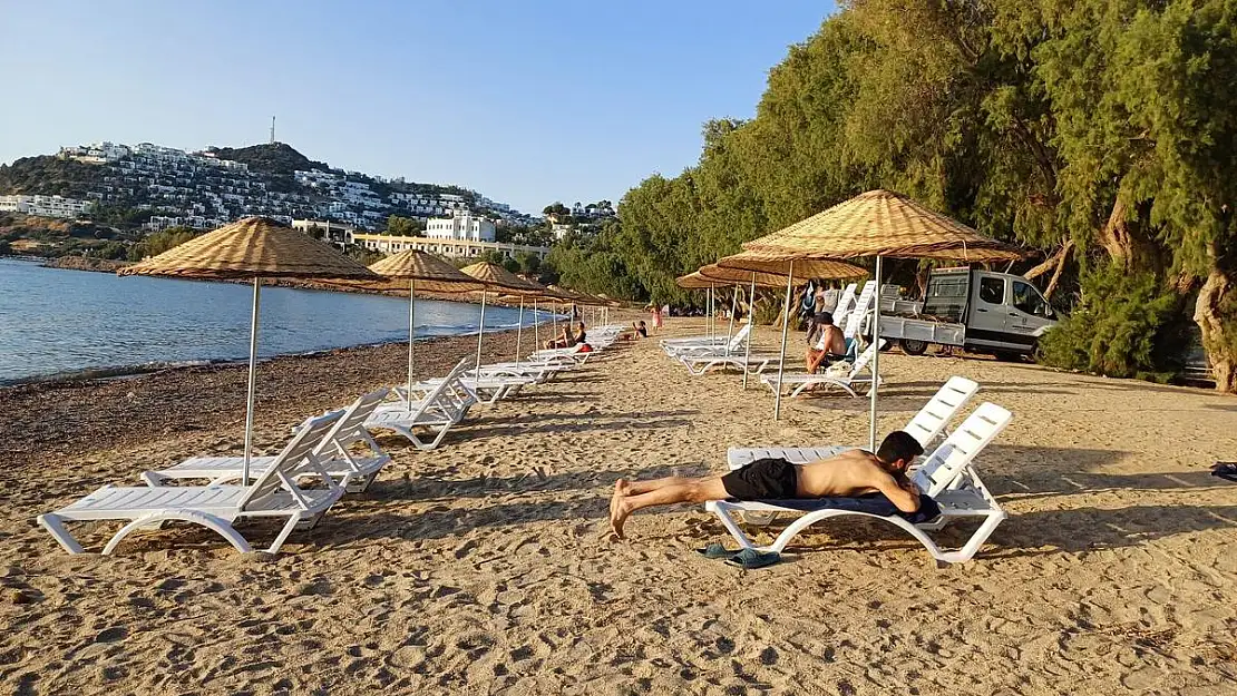 Bodrum Belediyesi, Halk Plajlarına Ek Şezlonglar Yerleştirdi