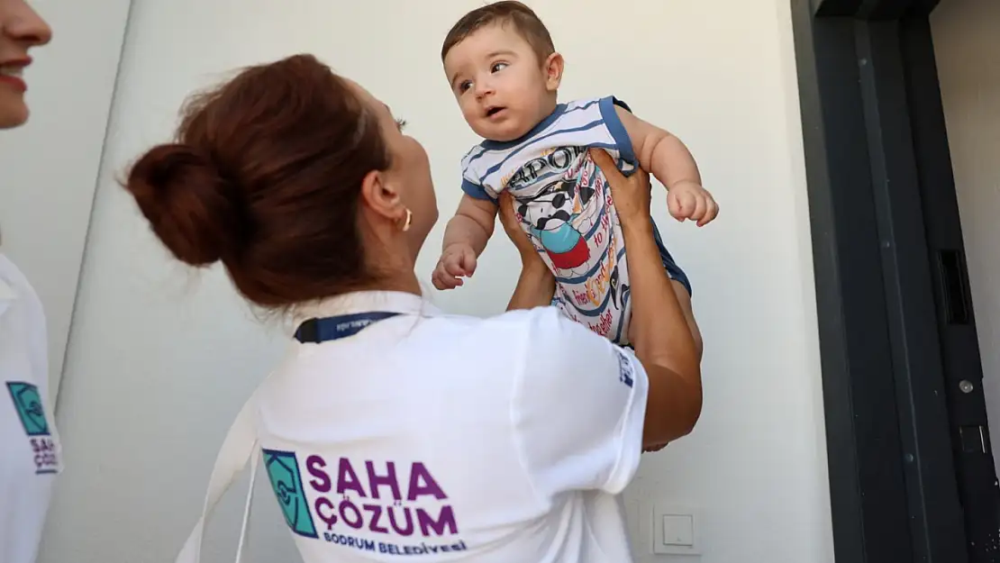 Bodrum belediyesi yeni bebek sahibi olan ailelerin yanında olmaya devam ediyor