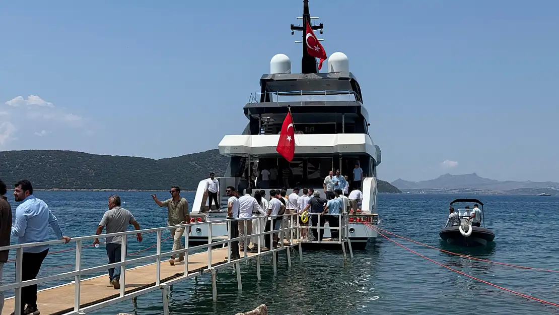Bodrum'da 1,2 Milyar TL'lik Süper Yat Denize İndirildi