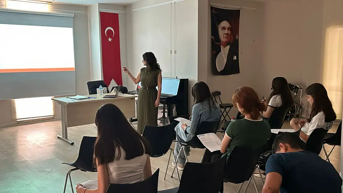 Bodrum'da Psikoeğitim Seminerleri Lise Öğrencileriyle Devam Etti
