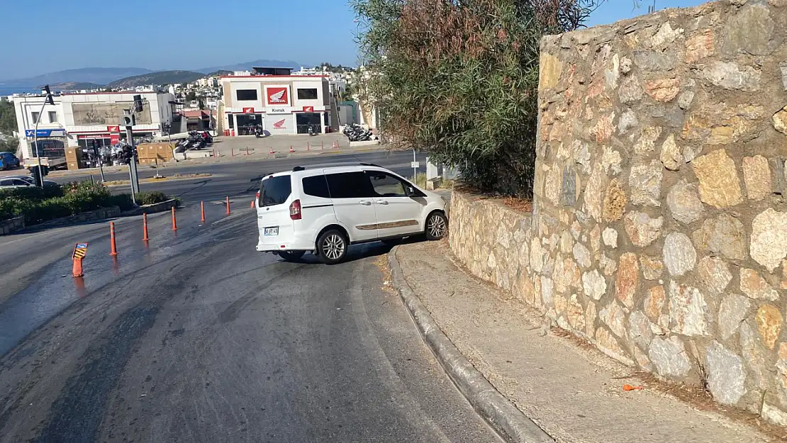 Bodrum'da su patlakları kazaya sebep oldu: ıslak zeminde araç kontrolden çıktı