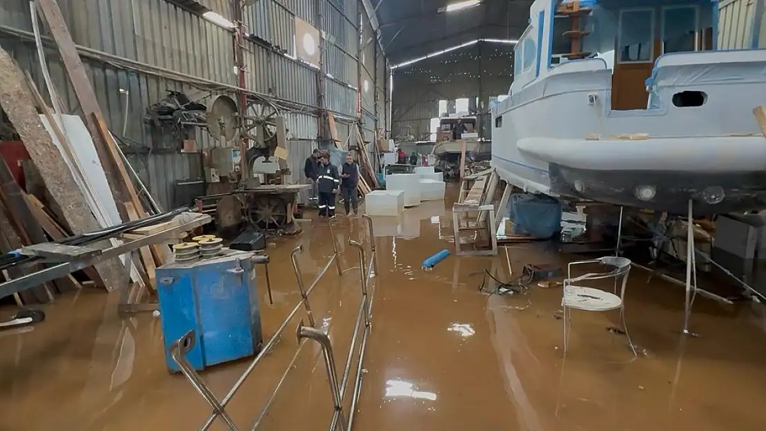 Bodrum'da yağış hayatı felç etti