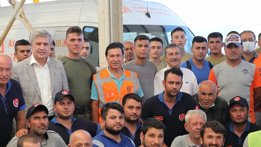 BODRUM EVLERİNE DÖNEN YANGIN KAHRAMANLARINI ALKIŞLARLA UĞURLADI